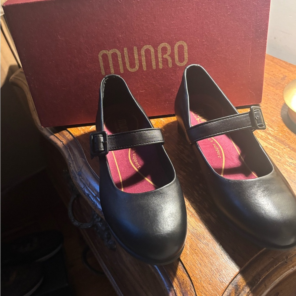 Munro Women's MJ Black